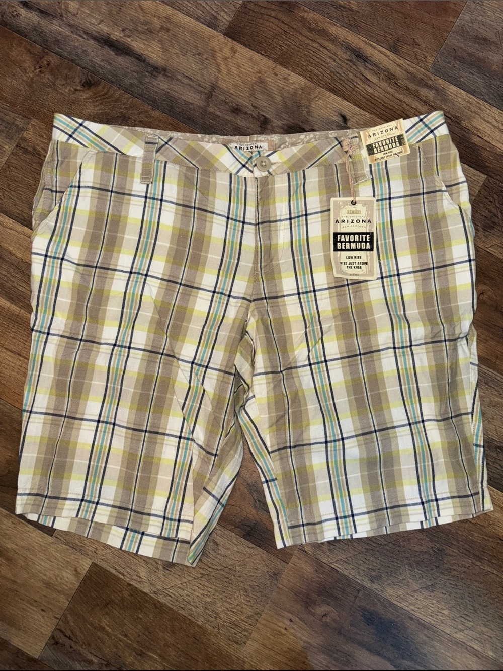 NWT Arizona Jean Company Women’s Plaid Bermuda Shorts - Tan & Green, sz 13
